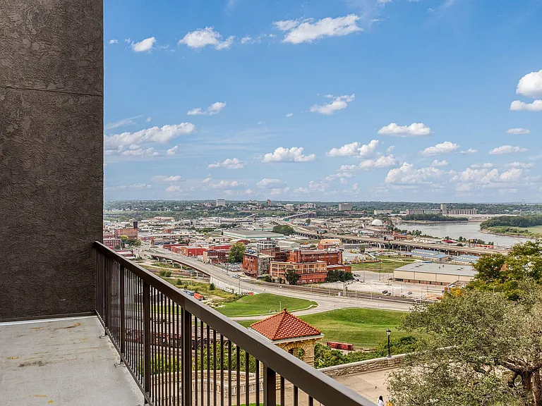 Apex on Quality Hill — Photo 11