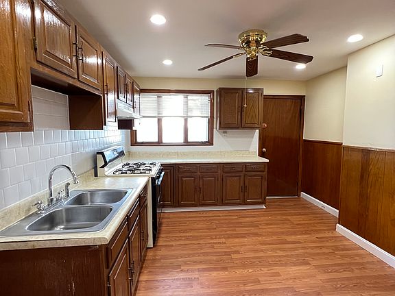 2nd image of 227 Holland St #4