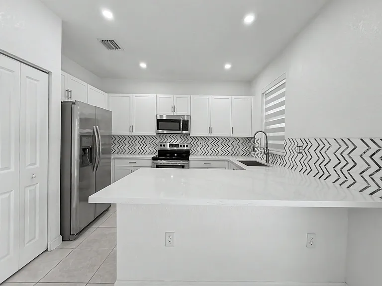 2644 SE 15th Ct — Photo 12