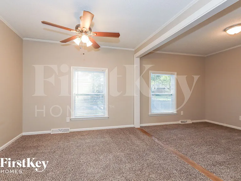 8508 Woodthorn Pl — Photo 4
