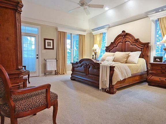 3rd image of 34 Lexington Ct