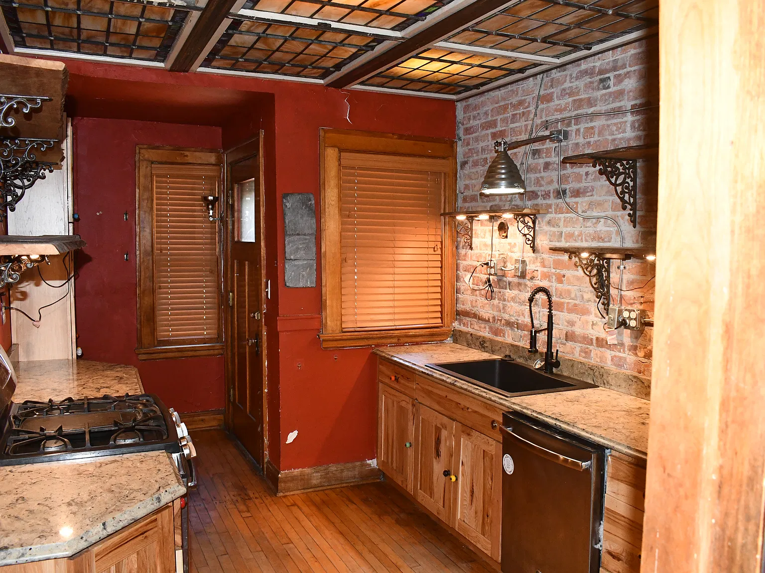 5 bed, 2200 sqft, $1,700 — Photo 3