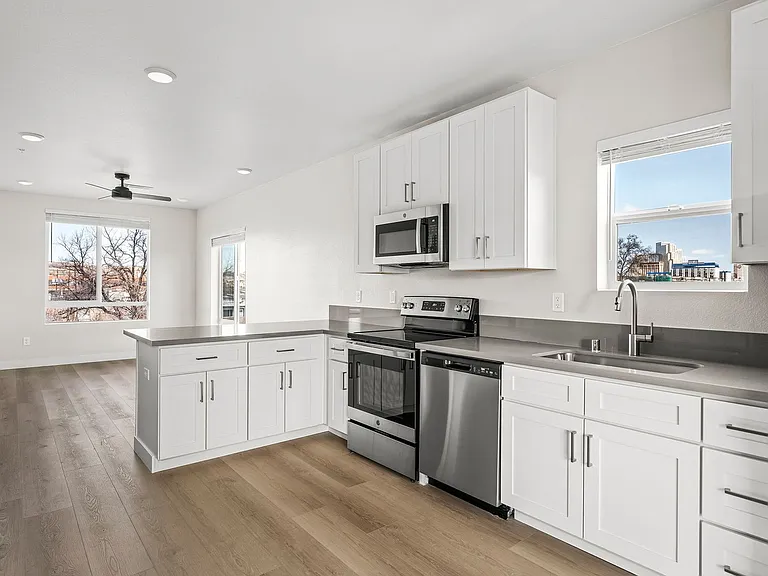 Stonecreek Apartments — Photo 16