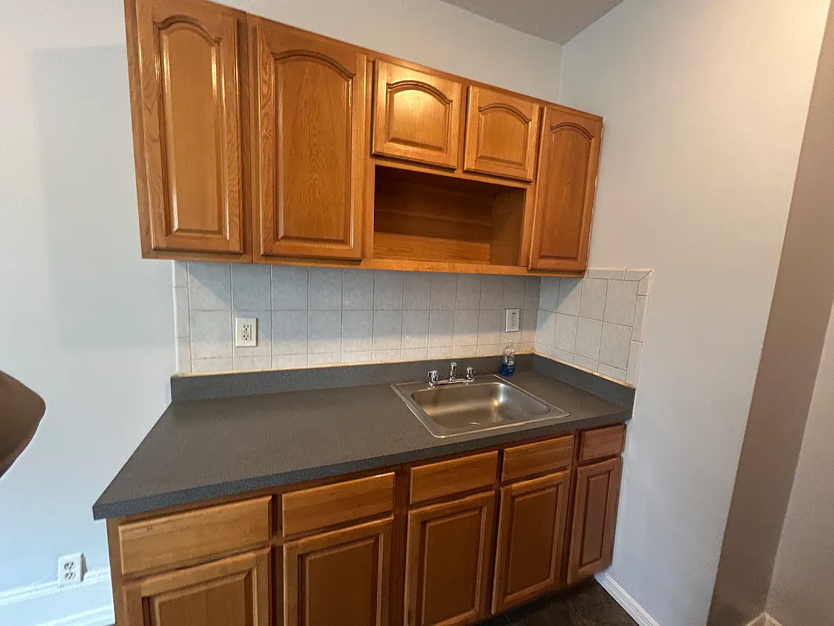 Building Photo - 453 McLean Ave #4