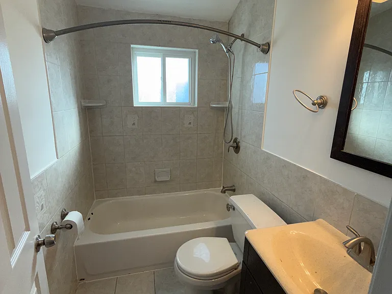 Upstairs full bath