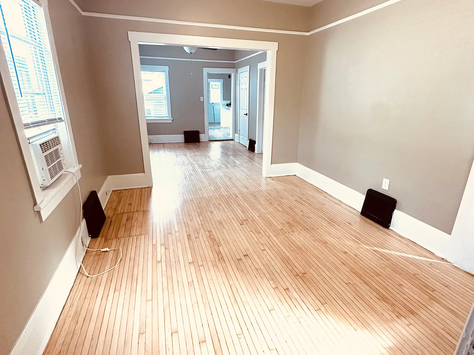 308 W Scott St — Photo 4