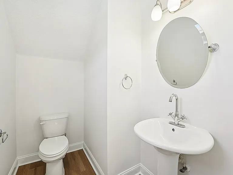 210 21st Ave S — Photo 14