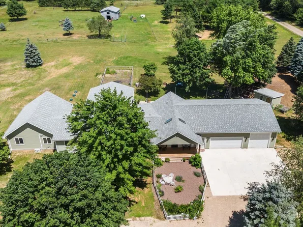 E8314 Seefeld Rd, New London, WI 54961