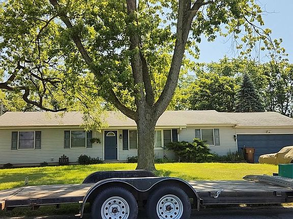 3rd image of 797 Fox River Rd