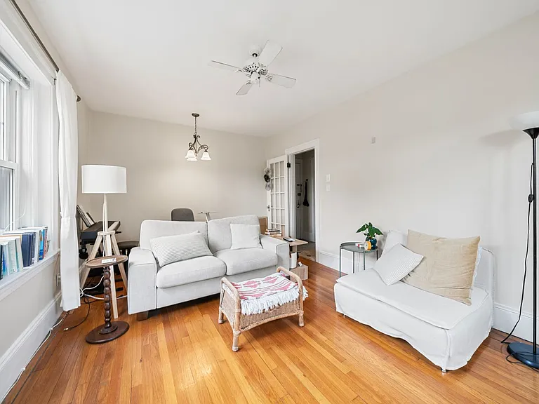 592 Washington St #5 — Photo 3