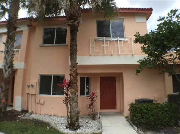566 NW 208th Way, Pembroke Pines, FL 33029