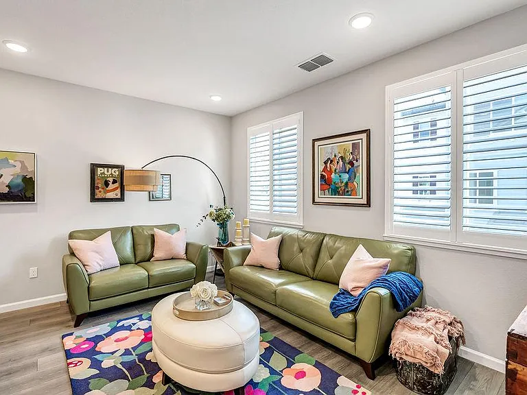 327 Pear Tree Ter #B — Photo 10