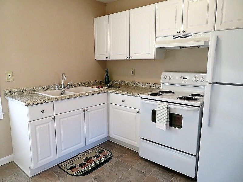 1st image of 2608 Crescent Ln APT A