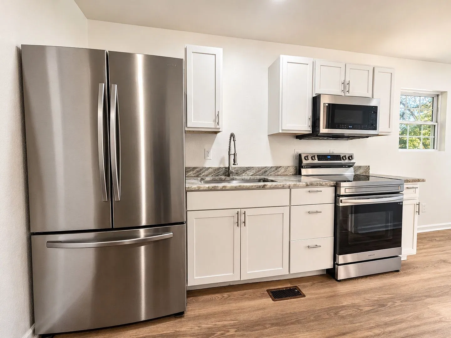 1 bed, 1.0 bath, 640 sqft, $995 — Photo 3