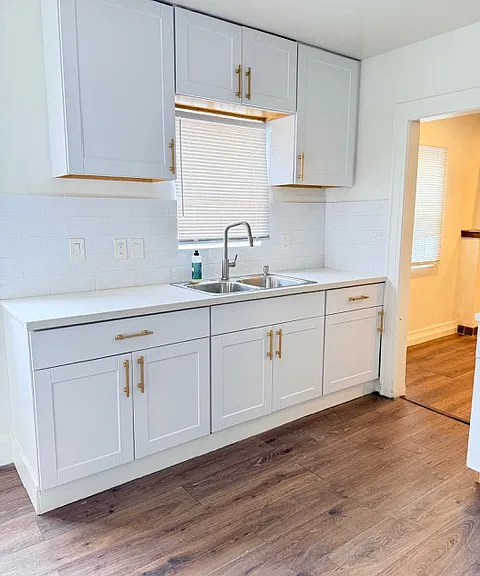 2840 S Mansfield Ave — Photo 5