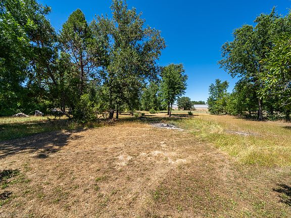 4th image of 21932 Hillside Dr