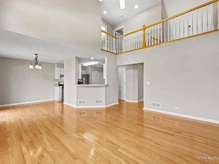 1058 E Danbury Dr — Photo 7