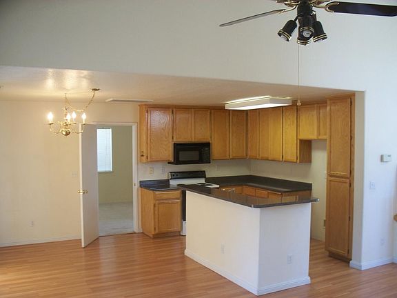 5th image of 4021 Grosvenor Ln