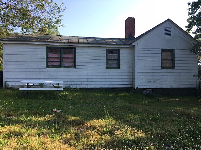 2nd image of 704 Isler St