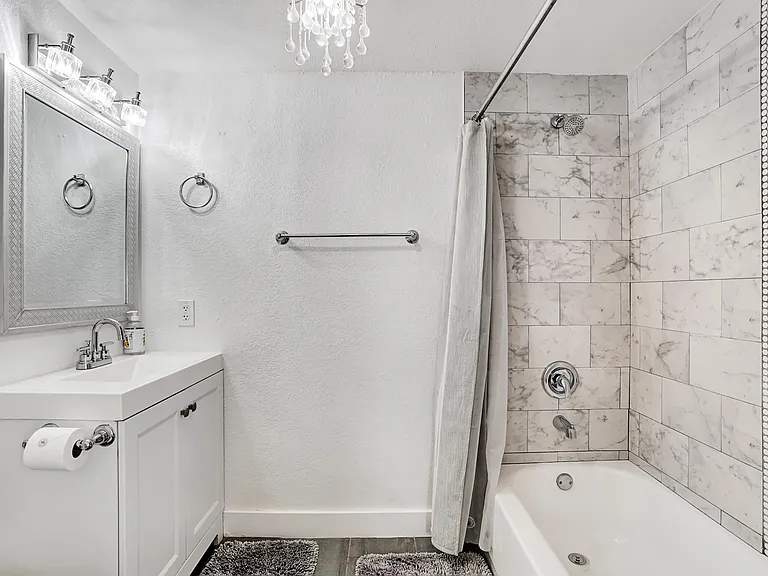 311 SE 3rd Ave — Photo 49