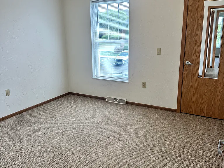 276 Kelly Blvd — Photo 21