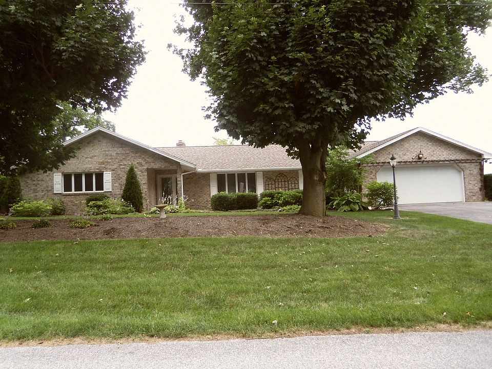 1st image of 44 Edgewood Cir