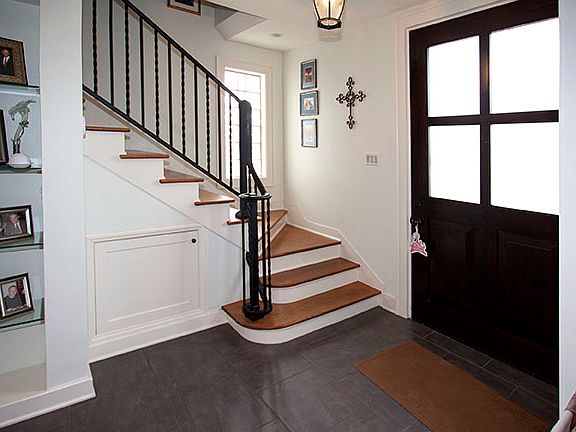 3rd image of 212 Evans Ave