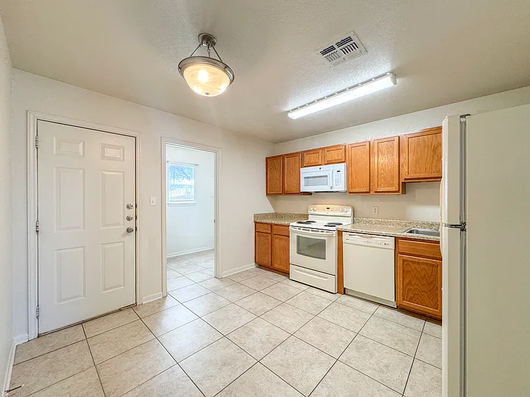 Autumn Chase Apartments — Photo 42