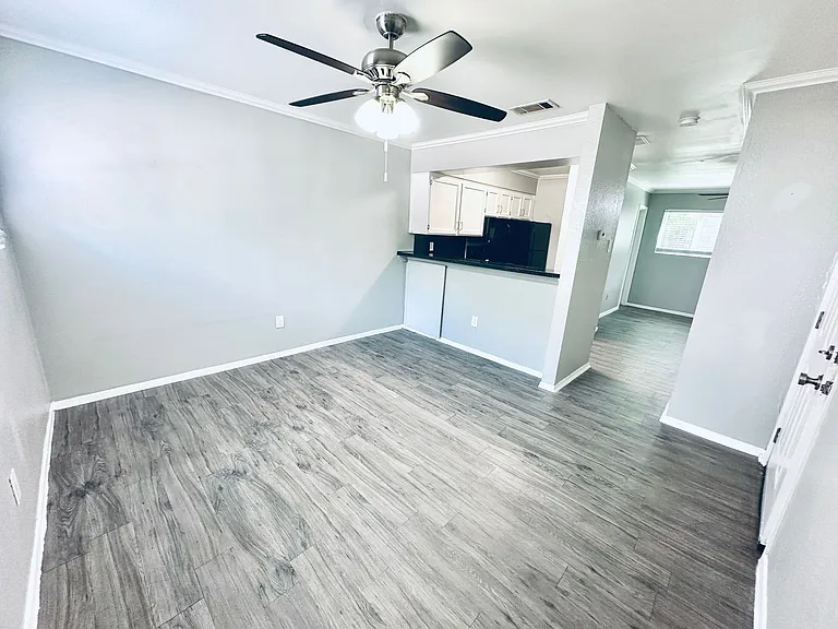 Awesome open Studio Apartments Close to Downtown — Photo 47