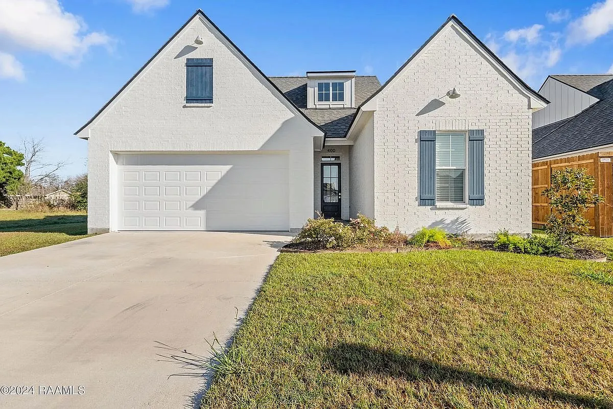 3 bed, 2.0 bath, 1823 sqft, $2,300 — Photo 1
