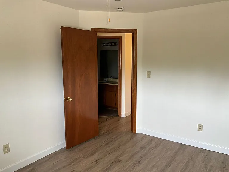 1204 Memorial Dr — Photo 6