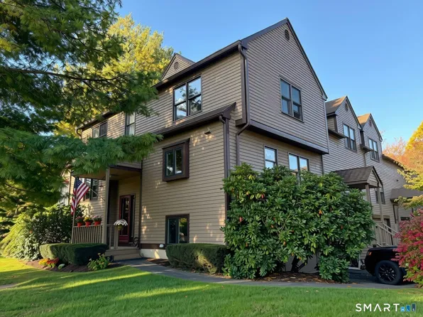 3 Rockview Circle #3, Monroe, CT 06468