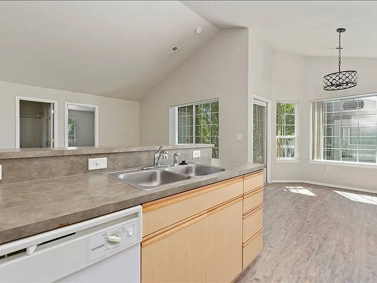 121 N Avenger Ln — Photo 6