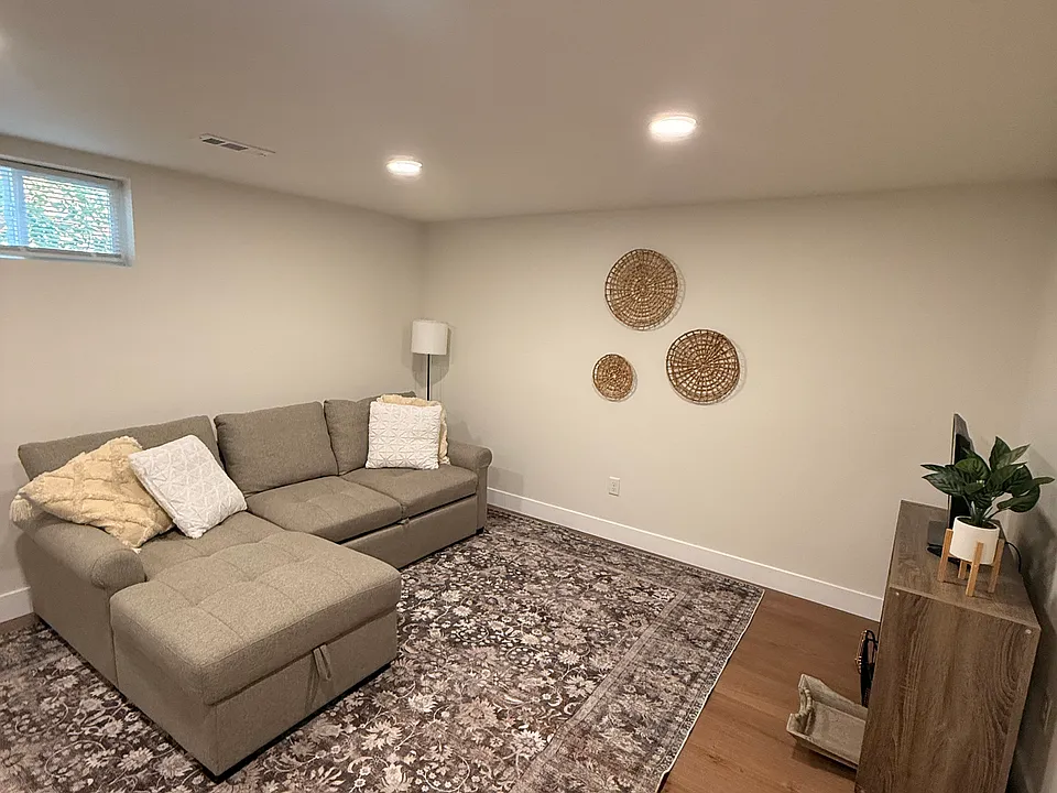117 E 3rd Ave