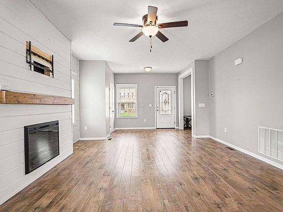 4th image of 552 Seapines Ln