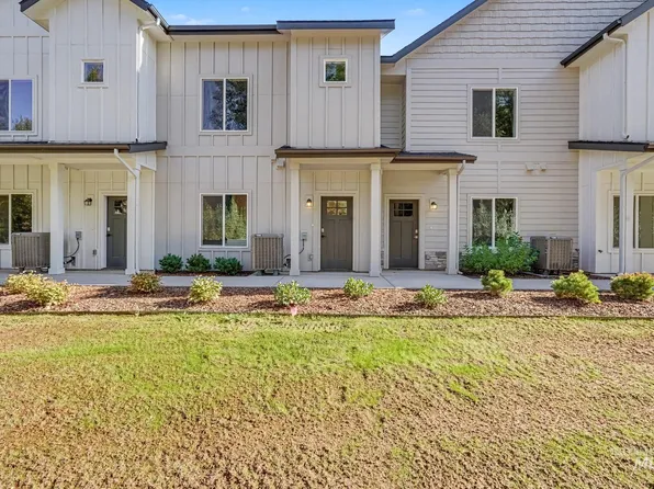 8287 W Latte Ln, Garden City, ID 83714