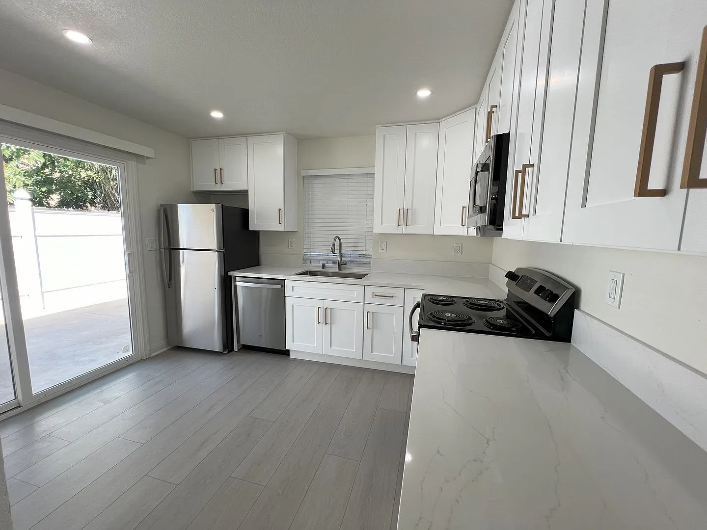 Lone Pine Townhomes — Photo 4