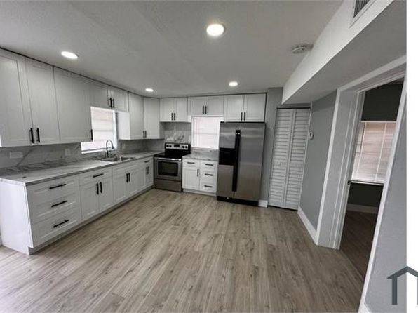 141 W 6th St #C