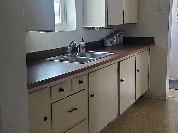 4th image of 115 N Broad St