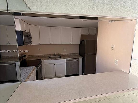 4th image of 9180 Fontainebleau Blvd APT 401