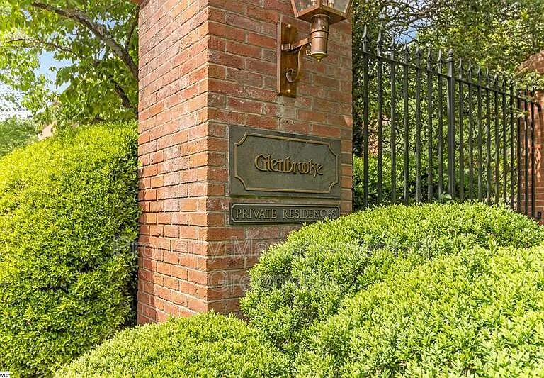 110 Kilkenney Ct — Photo 6