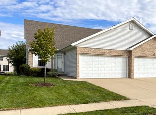 38 Rounds Rd, Bloomington, IL 61704