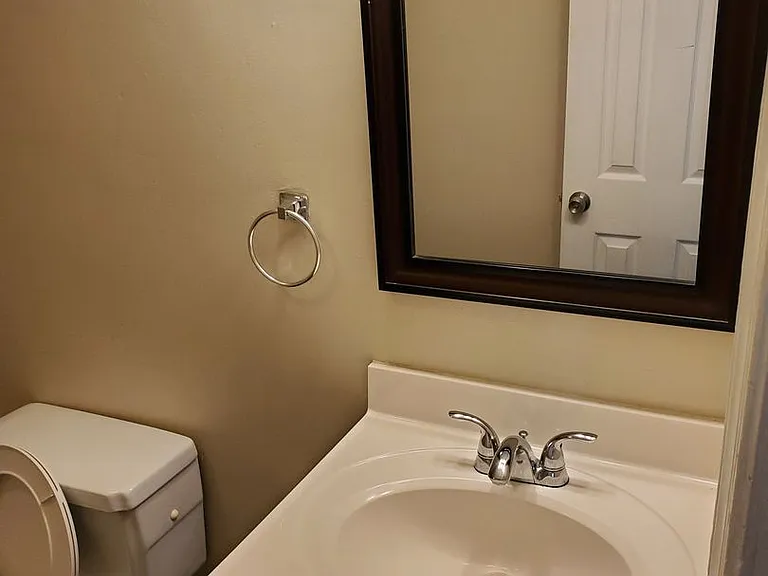 Huntington Apartments — Photo 39