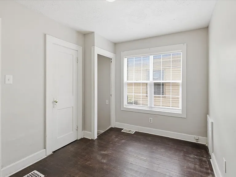35 - 37 S Sherman Dr — Photo 22