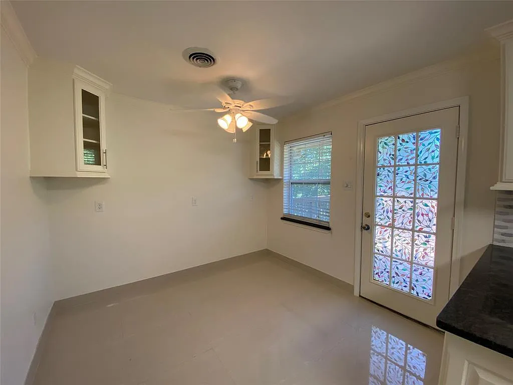 5 bed, 2.5 bath, 2986 sqft, $2,950 — Photo 1