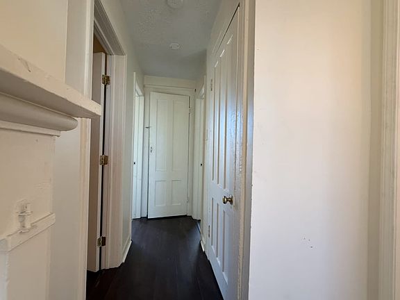 4th image of 26 Clarence St Unit 1
