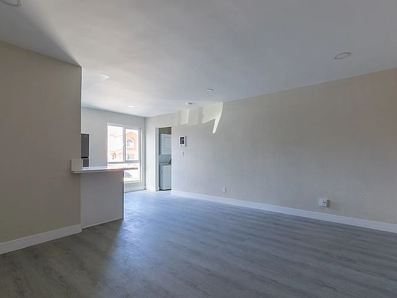 3rd image of 4275 48th St APT 2