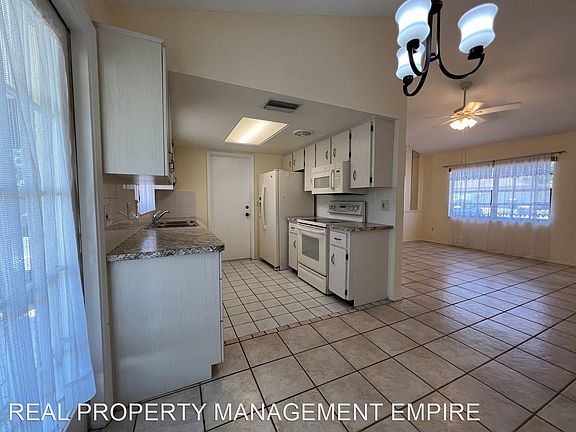 4th image of 1128 Jambalana Dr