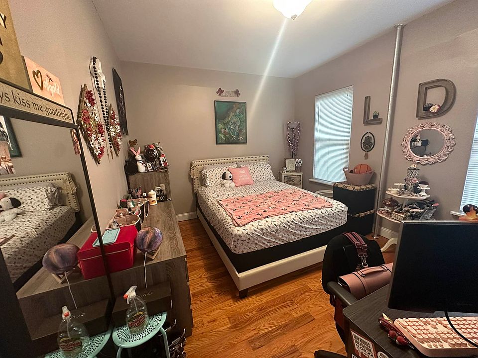 1st image of 1522 61st St APT 1R