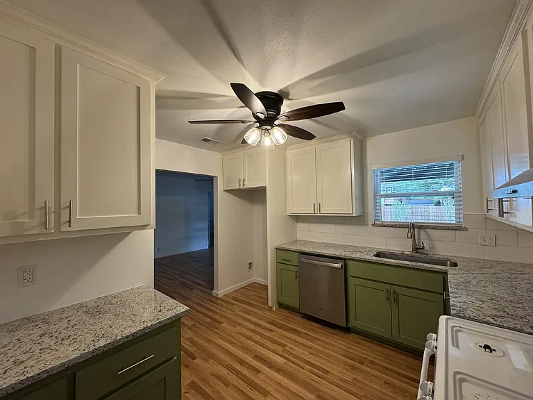 2318 Fenwick Dr — Photo 30